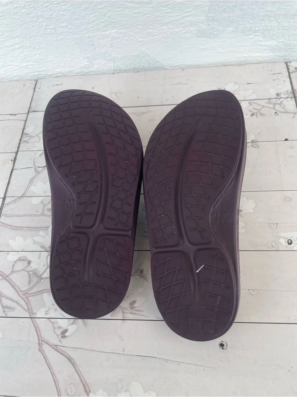 OOFOS comfortable slip